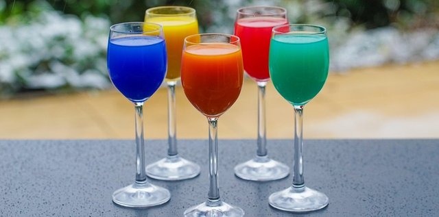 colorful-drinks-3252180_960_720.jpg