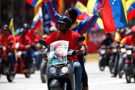 union-civico-militar-marco-desfile-honor-comandante-chavez_5_2006761.jpg