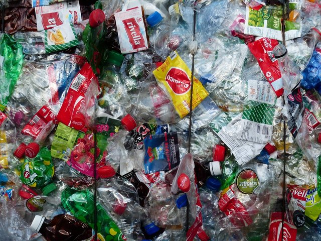 plastic-bottles-115074_1280.jpg