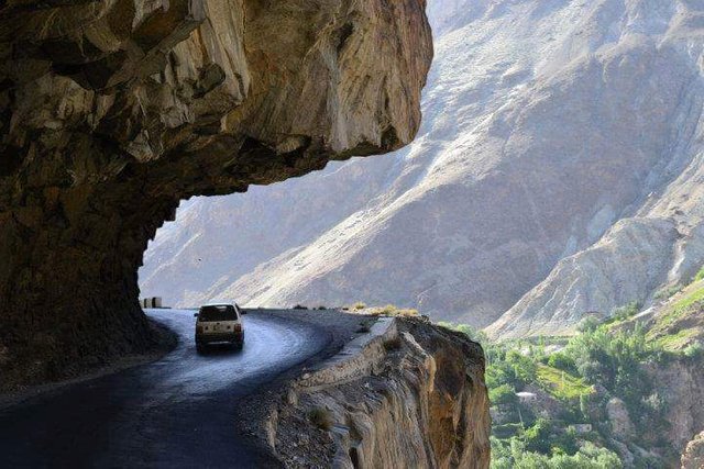 scary-roads-pakistan.jpeg