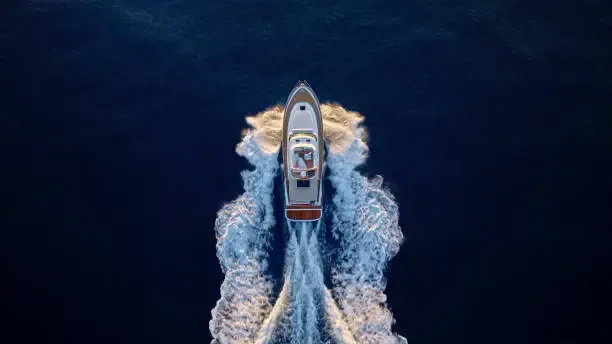 yacht-cruising-fast-in-sea.webp