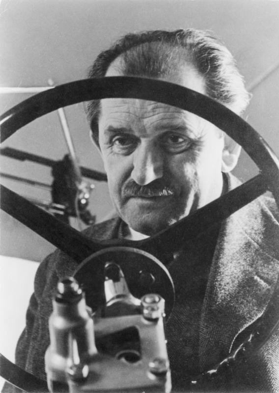 Bundesarchiv_Bild_183-2005-1017-525,_Dr._Ferdinand_Porsche.jpg