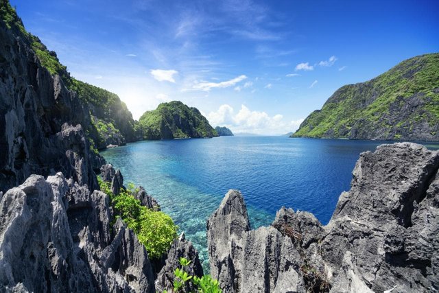 palawan-lagoon-3-xlarge.jpg