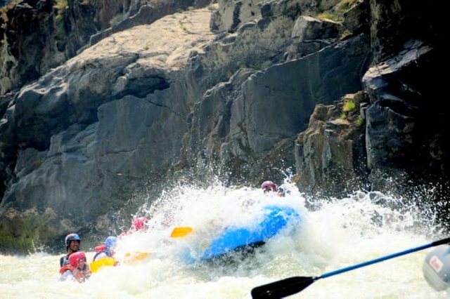 Rafting in nepal.jpg