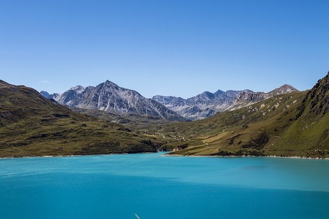 mountains-4369251_640.jpg