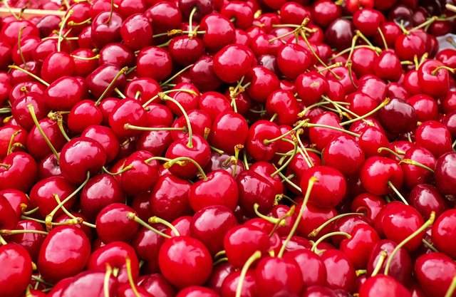 cherries-1465801_1920.jpg