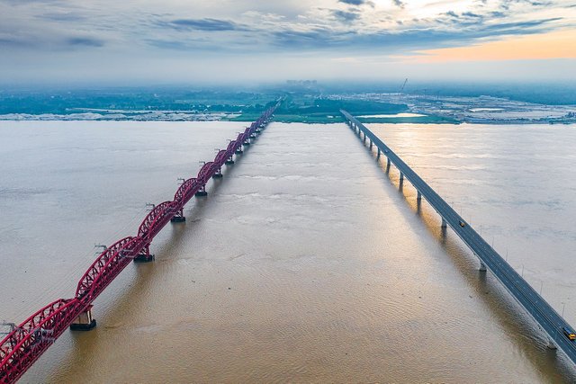 Aerial_view_of_Hardinge_Bridge_and_Lalon_Shah_Bridge.jpg