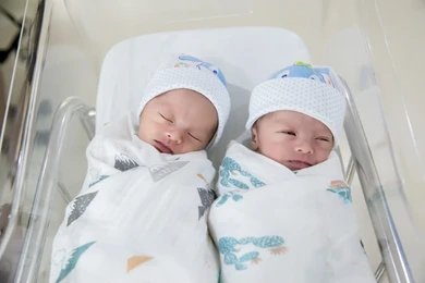 newborn-twins-sleepingnewborn-babies-sleep-260nw-1224352927_1.webp