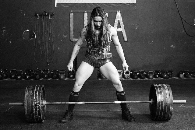 the-sumo-deadlift-from-the-ground-up-with-stefi-cohen-1-700xh.jpg