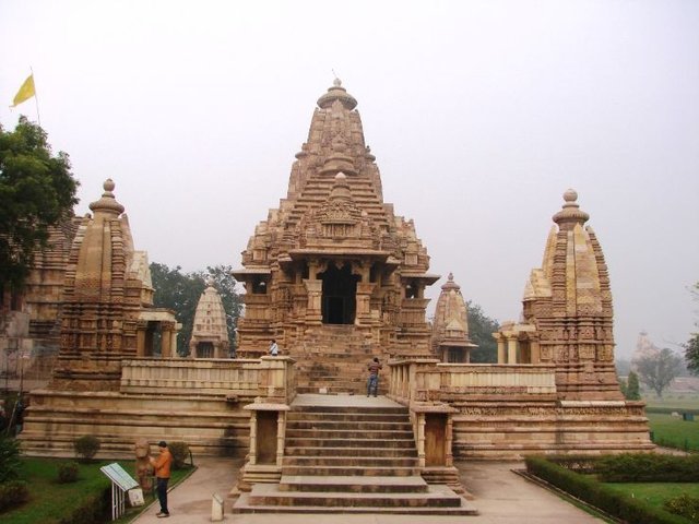 Lakshmana Temple.jpg