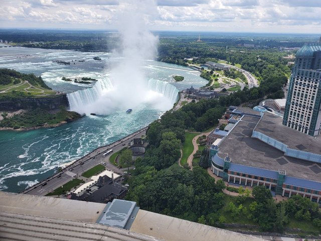 autre vue vers les chutes de Niagara.jpg