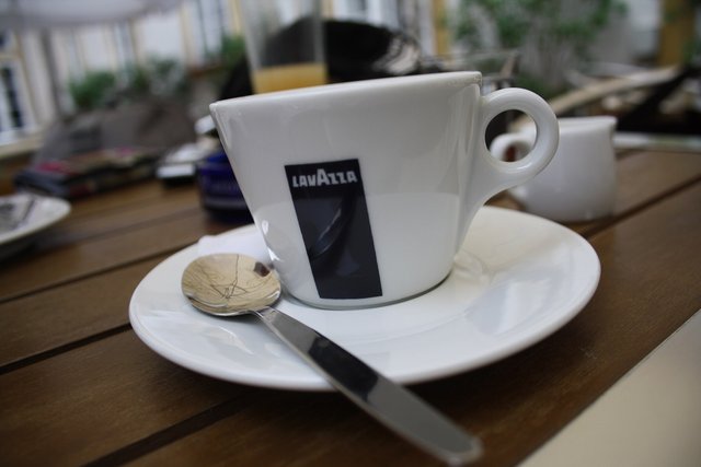 2048px-Lavazza_cup_with_little_spoon_in_café_Pod_Obrazy_in_Brno,_Brno-City_District.jpg