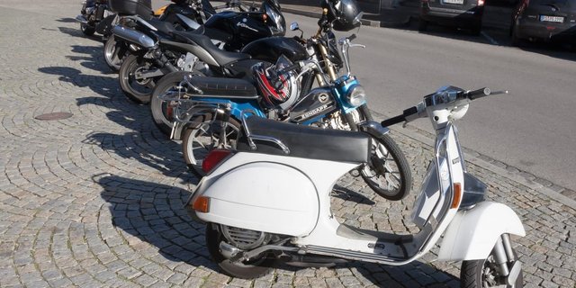 motor-scooter-450710_1920_inqyl6.jpg