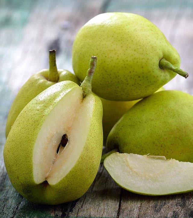 235-amazing-health-benefits-of-pears_340615085.jpg