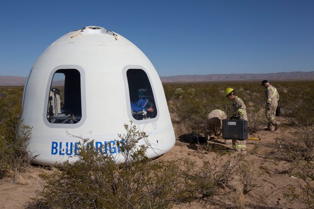 Blue-Origin-New-Shepard-Mission-7-Crew-Capsule-2.0-Landing-1_.jpg