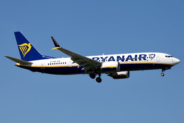 2048px-EI-HGR_Boeing_737-8-200Max_Ryanair_Stansted_18.7.21.jpg