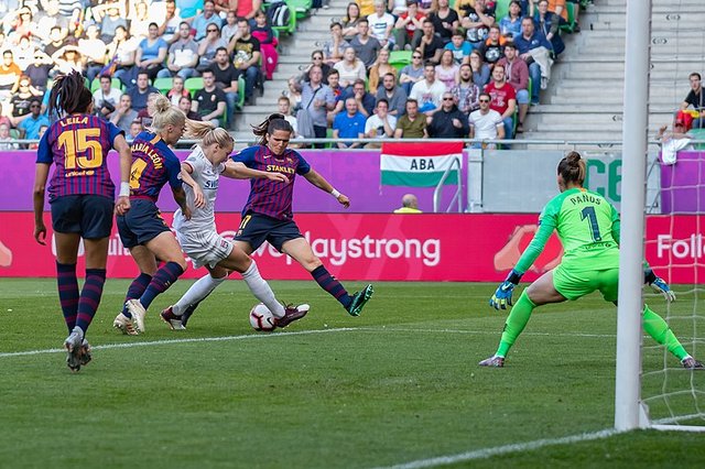 2019-05-18_Fußball,_Frauen,_UEFA_Women's_Champions_League,_Olympique_Lyonnais_-_FC_Barcelona_StP_1004_LR10_by_Stepro.jpg