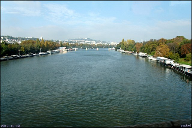 b-EU121023-205711.jpg