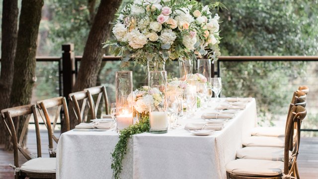 rustic-ranch-wedding-table-setting1.jpg