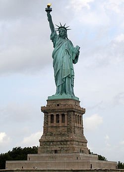 250px-Statue_of_Liberty_7.jpg
