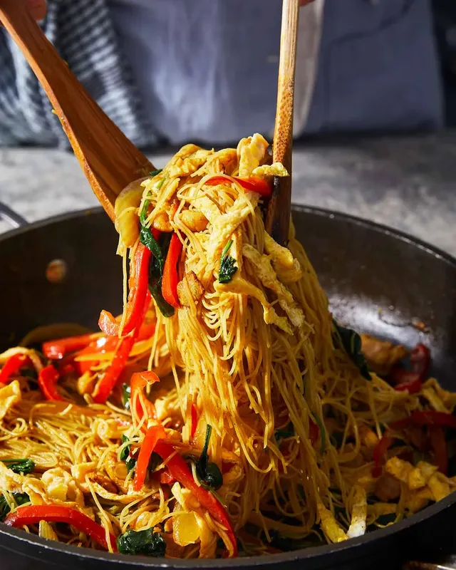 Easy-Singapore-chicken-vermicelli-noodles-7.webp