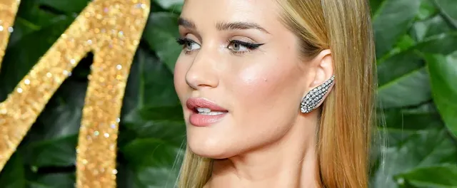 Rosie-Huntington-Whiteley-Makeup-2019.webp