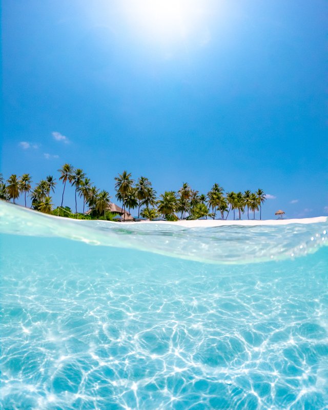 Clear water under sun 🌊.jpg