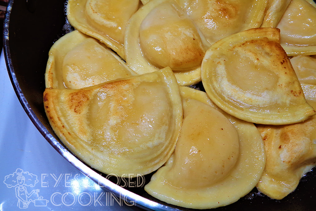 Eyes-Closed-Cooking---Pierogies-With-Garlic-Green-Beans-Recipe---03.png