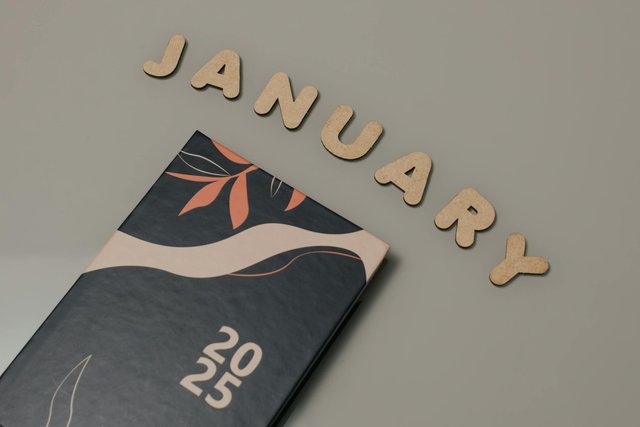 free-photo-of-stylish-2025-planner-with-january-decoration.jpeg