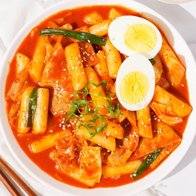 close-top-down-of-tteokbokki-thumbnail.jpg