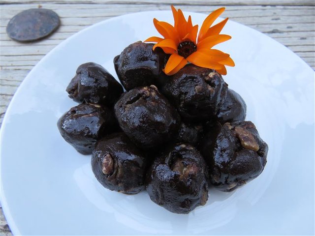 Carob 8.JPG