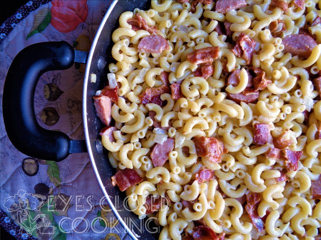 EyesClosedCooking_BaconKielbasaPasta---01.jpg