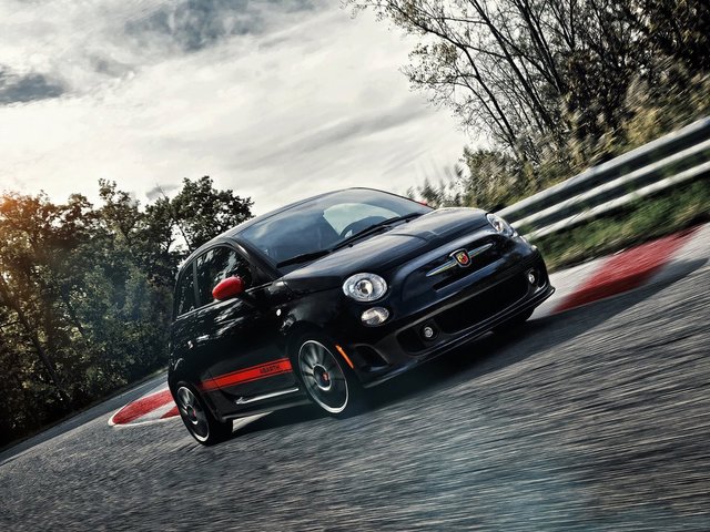 2012-Fiat-500-Abarth-005-1440.jpg