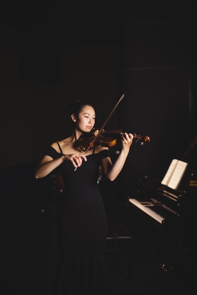 estudiante-tocando-violin.jpg