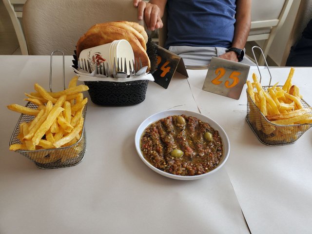 frite+salde mechouia spécialité tunisienne.jpeg