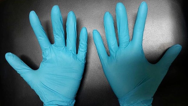 800px-Protective_nitrile_gloves.jpg