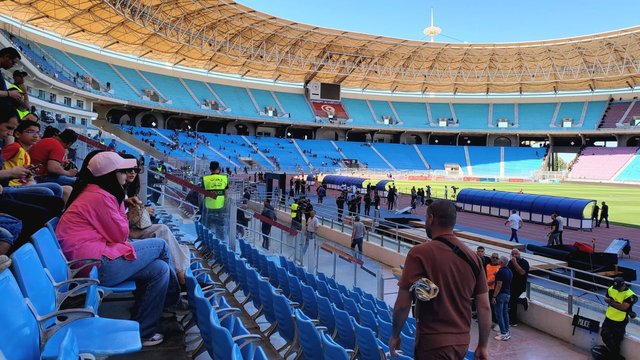 les chaises du stade.jpg