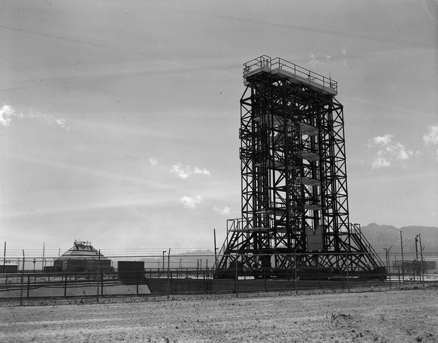 1200px-White_Sands_Missile_Range,_V-2_Rocket_Facilities,_Near_Headquarters_Area,_White_Sands_vicinity_(Dona_Ana_County,_New_Mexico).jpg