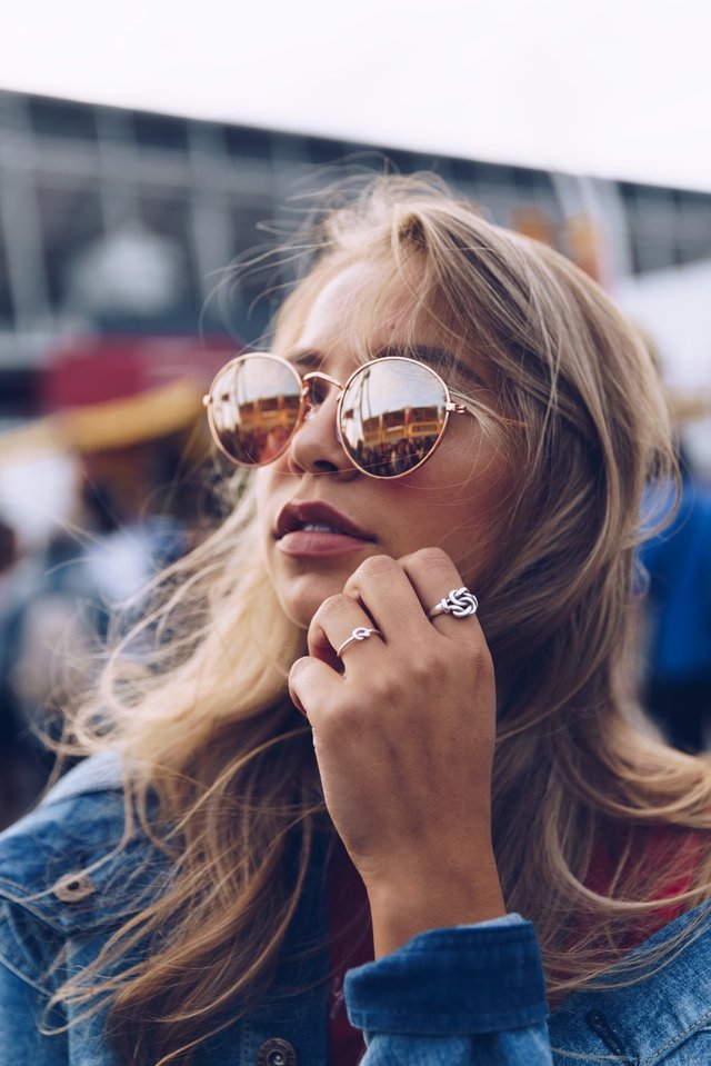 young-woman-in-sunglasses-with-rings_925x.jpg