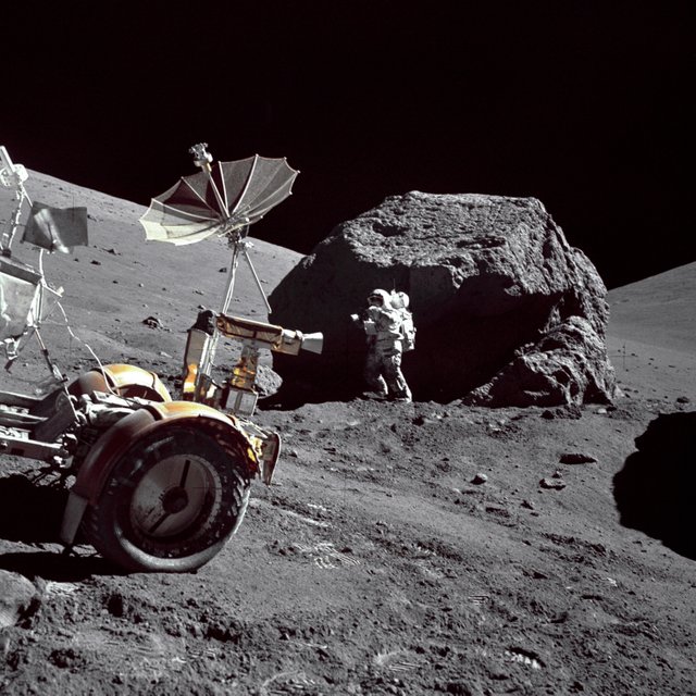 apollo17_rover_rock.jpg