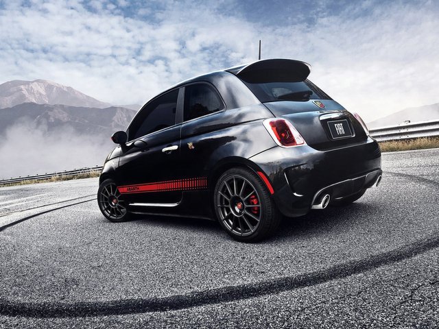 2012-Fiat-500-Abarth-007-1440.jpg