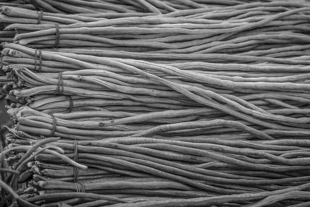 Mercado Taibessi vegetables 25 detail bw.jpg