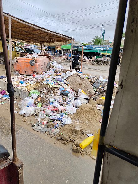 Garbage_dump_in_Karachi.jpg