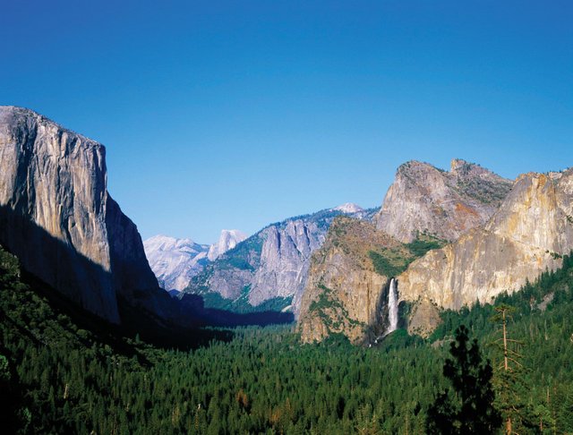 El-Capitan-Bridalveil-Fall-California-Yosemite-National.jpg