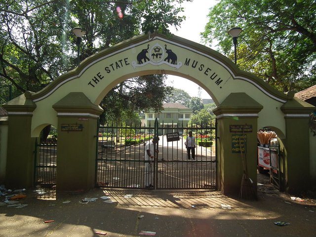 1200px-Thrissur_Museum_and_zoo_-_Dec2011-_0215.JPG