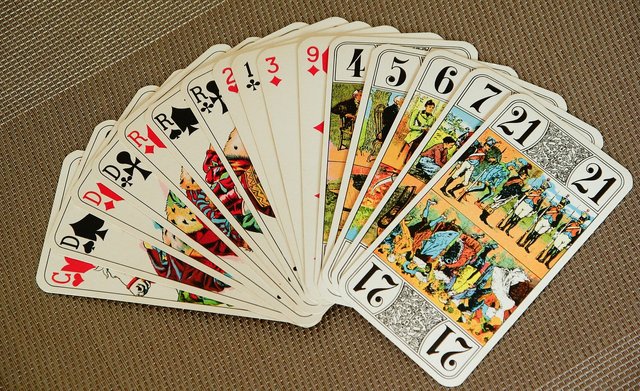 playing-cards-1897030_1280 (1).jpg