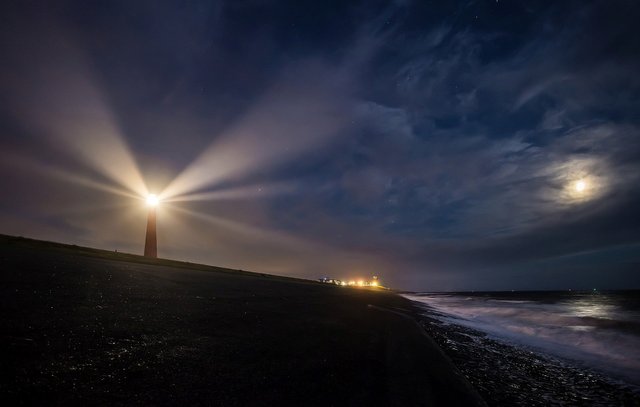 lighthouse-gadc1cb7d6_1920.jpg
