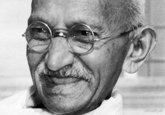 Mahatma_Gandhi,_close-up_portrait.jpg