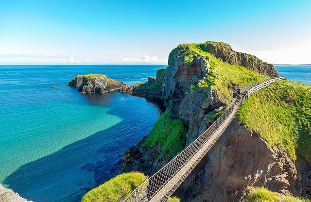 northern-ireland-in-pictures-beautiful-places-to-photograph-carrick-a-rede-rope-bridge.jpg