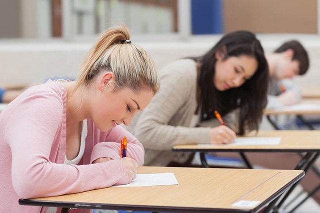 estudiantes-sala-examen-cambridge.jpg